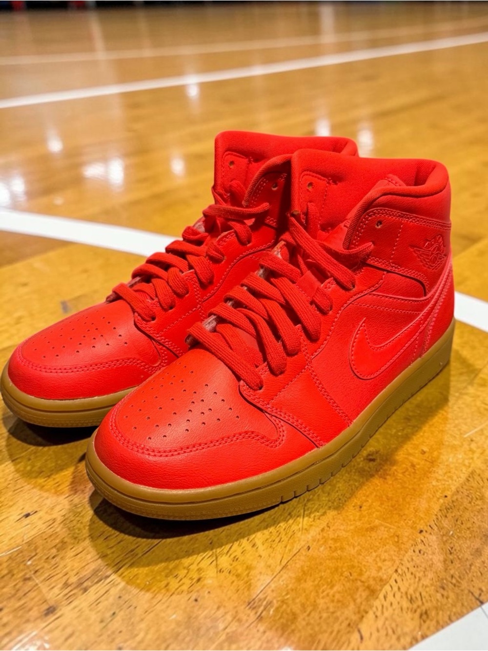 *UNRELEASED PROMO SAMPLE* SIZE 7W (5.5M) AIR JORDAN 1 MID
"HYPER PINK GUM"